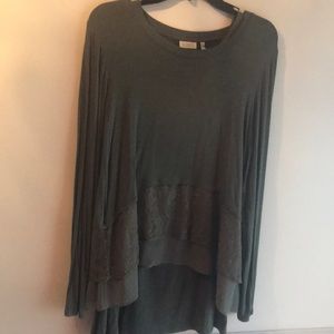 Logo by Lori Goldstein twin set